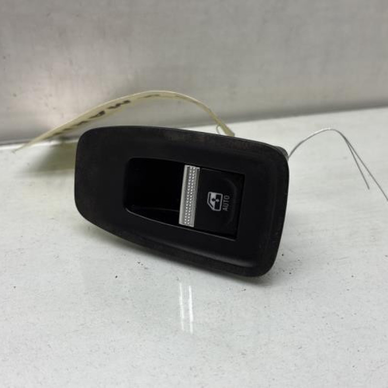 Interrupteur de leve vitre avant droit RENAULT CLIO 5 Photo n°1