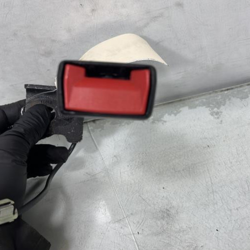 Attache ceinture arriere gauche PEUGEOT 308 2 SW Photo n°4
