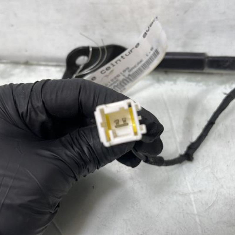 Attache ceinture avant gauche PEUGEOT 308 2 SW Photo n°2