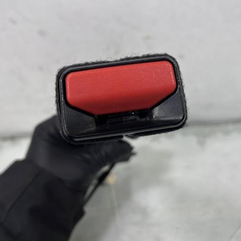 Attache ceinture avant gauche PEUGEOT 308 2 SW Photo n°3