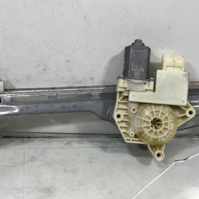 Leve vitre electrique arriere droit PEUGEOT 308 2 SW Photo n°1