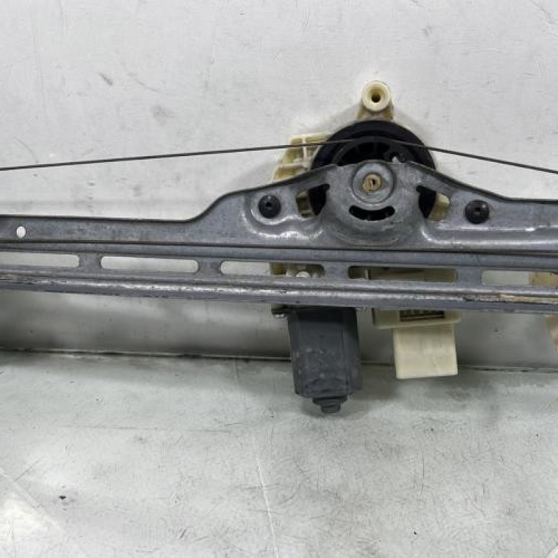 Leve vitre electrique arriere droit PEUGEOT 308 2 SW Photo n°3