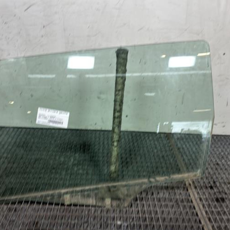 Vitre arriere gauche PEUGEOT 307 Photo n°1