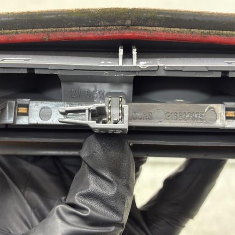 Feu arriere stop central OPEL CORSA D Photo n°3