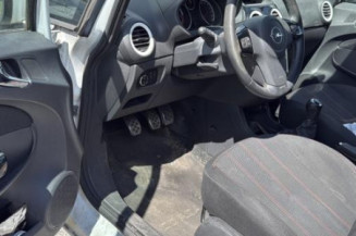 Feu arriere stop central OPEL CORSA D