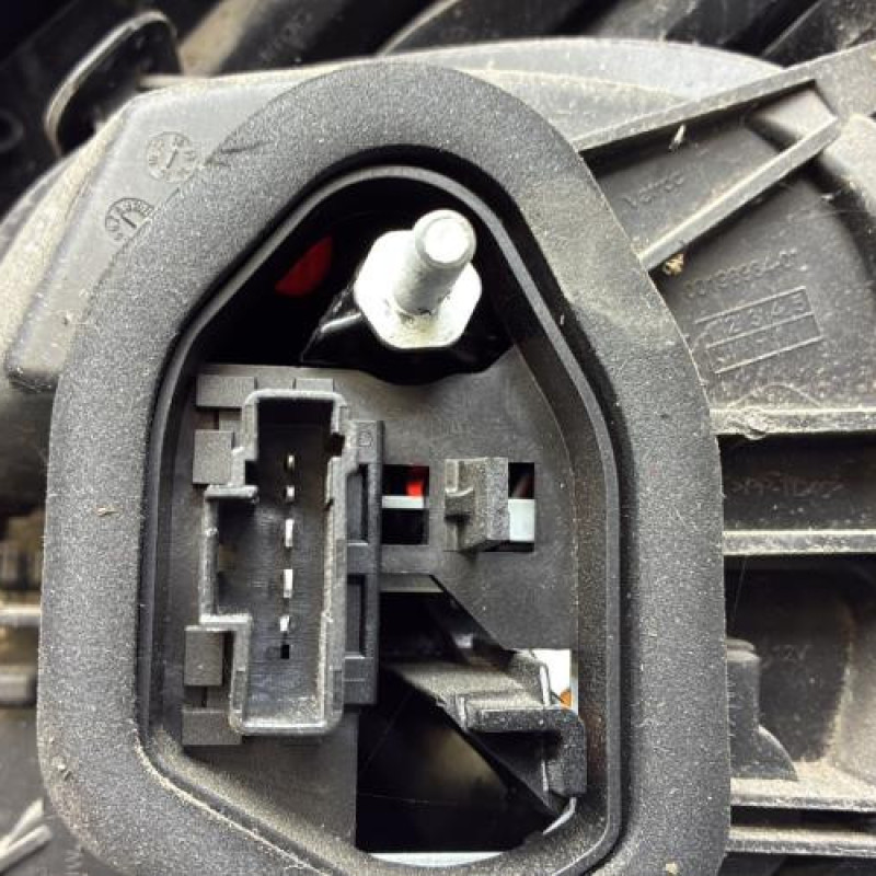 Feu arriere principal gauche (feux) PEUGEOT 208 1 Photo n°3