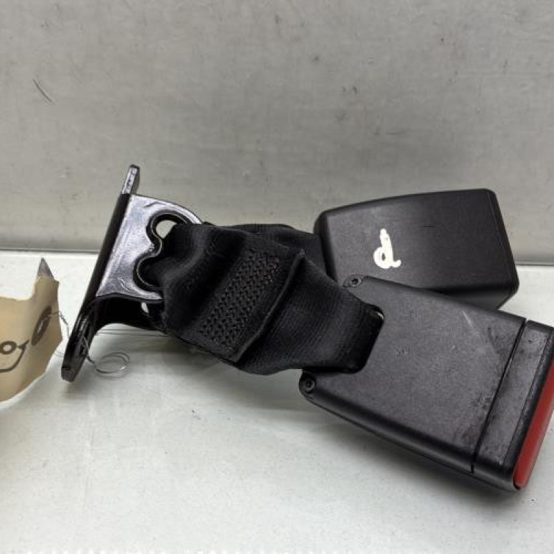 Attache ceinture arriere droit PEUGEOT 208 1 Photo n°2