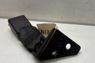 Attache ceinture arriere gauche PEUGEOT 208 1