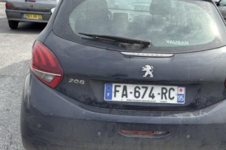 Attache ceinture avant gauche PEUGEOT 208 1