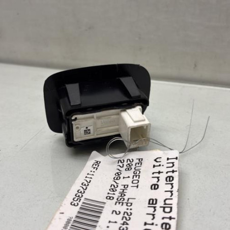 Interrupteur de leve vitre arriere droit PEUGEOT 208 1