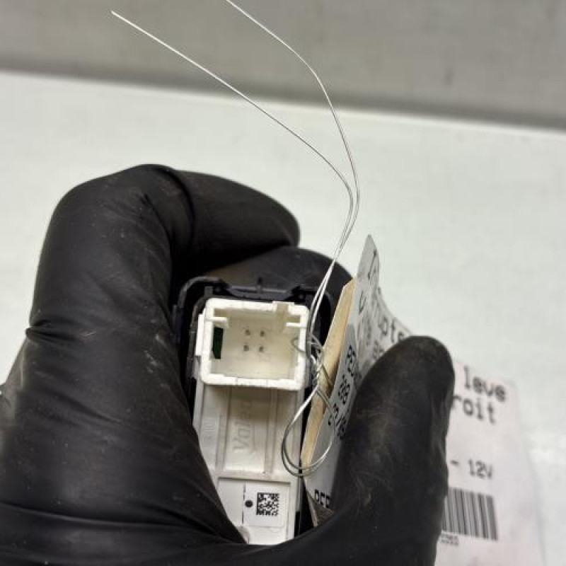 Interrupteur de leve vitre arriere droit PEUGEOT 208 1 Photo n°3