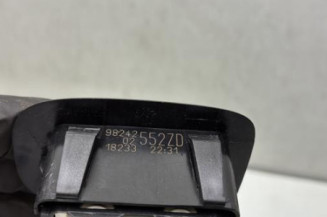 Interrupteur de leve vitre arriere droit PEUGEOT 208 1