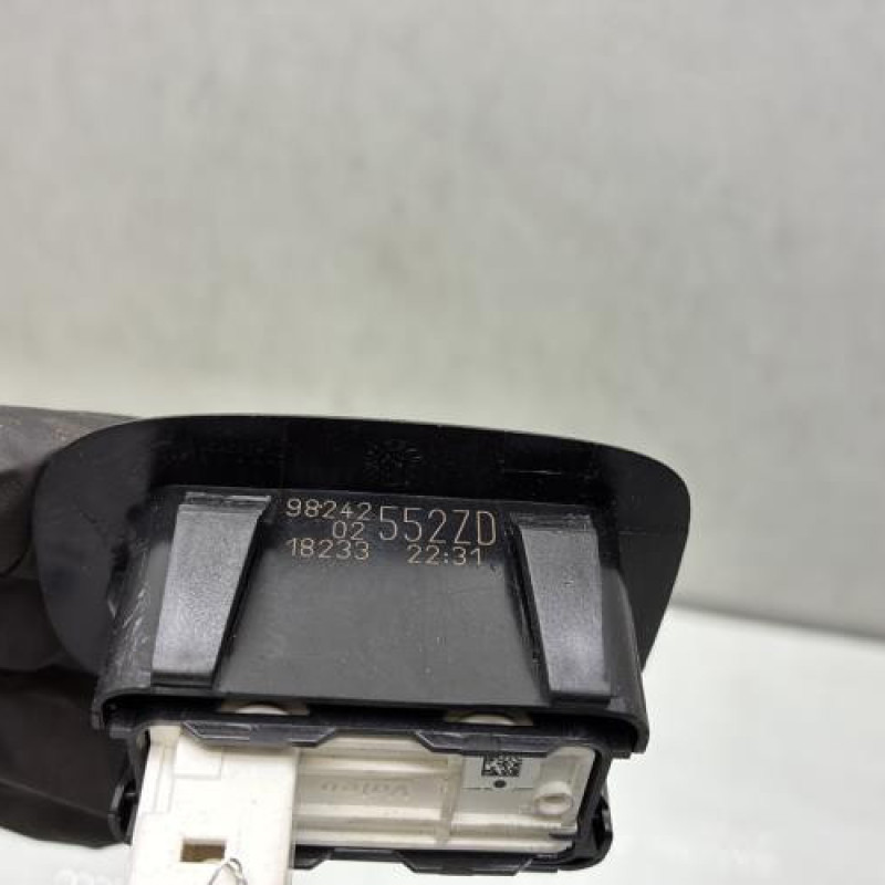 Interrupteur de leve vitre arriere droit PEUGEOT 208 1 Photo n°4