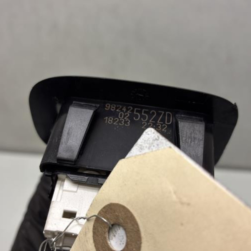 Interrupteur de leve vitre arriere gauche PEUGEOT 208 1 Photo n°4