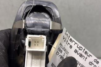 Interrupteur de leve vitre avant droit PEUGEOT 208 1