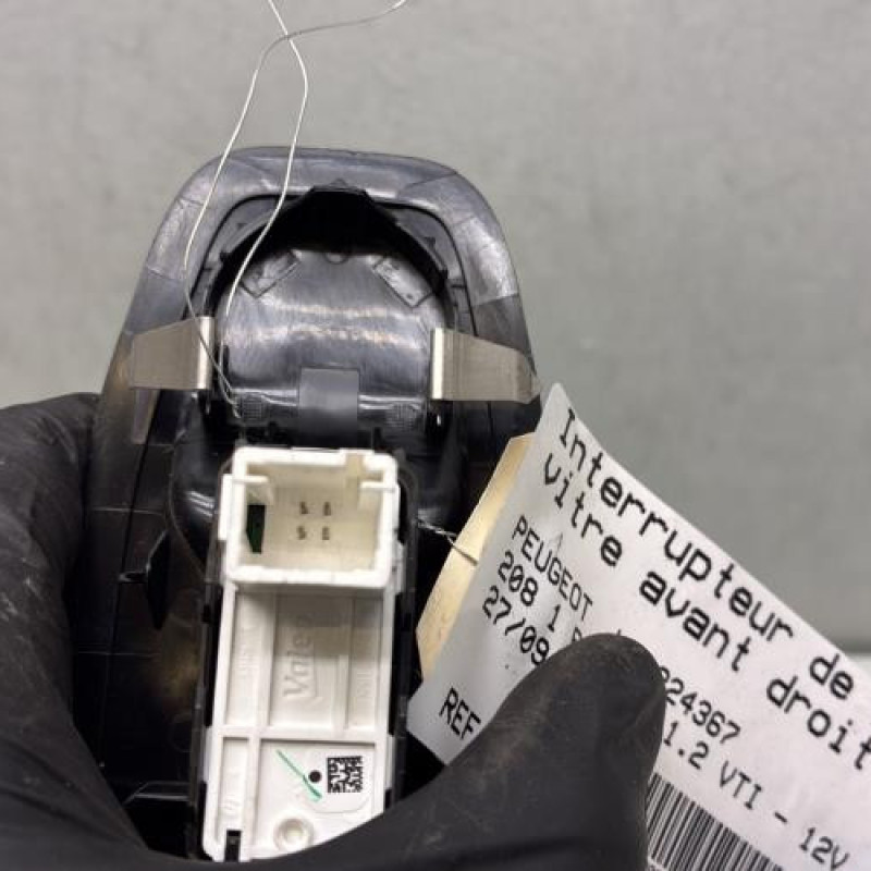 Interrupteur de leve vitre avant droit PEUGEOT 208 1 Photo n°3