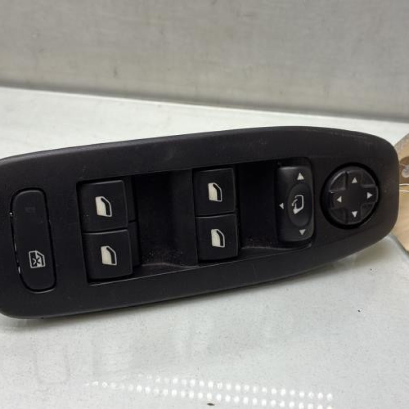 Interrupteur de leve vitre avant gauche PEUGEOT 208 1 Photo n°1