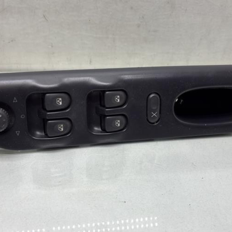 Interrupteur de leve vitre avant gauche RENAULT LAGUNA 1 Photo n°1