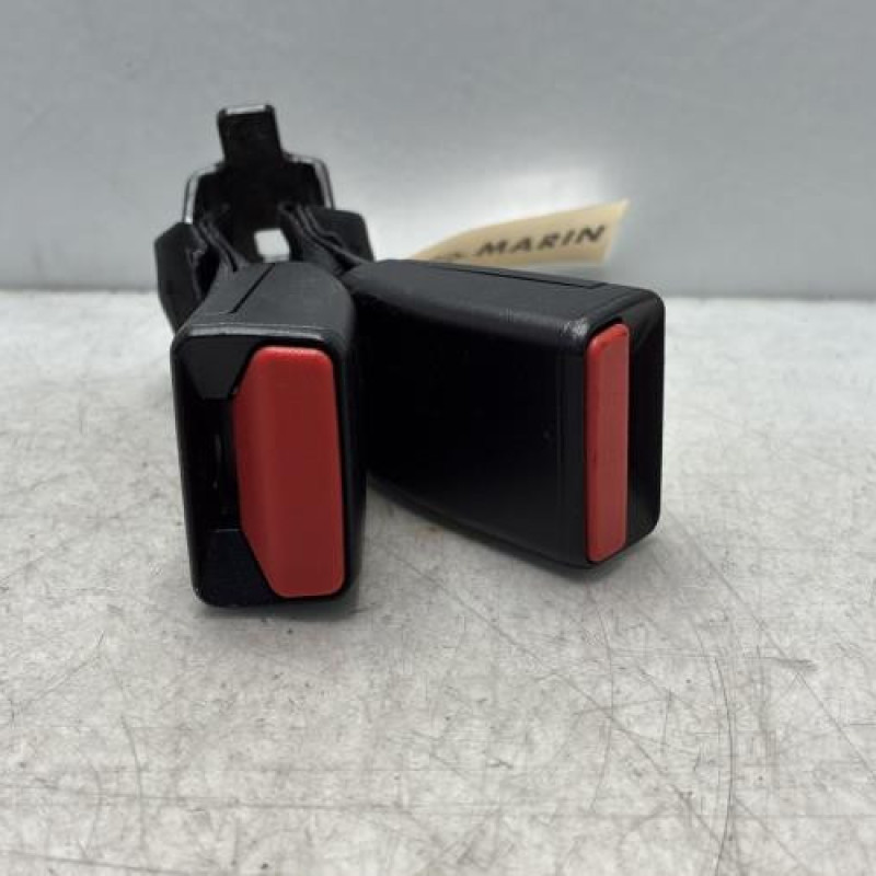 Attache ceinture arriere droit PEUGEOT 208 1 Photo n°1