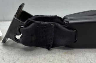 Attache ceinture arriere droit PEUGEOT 208 1
