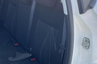 Attache ceinture arriere droit PEUGEOT 208 1