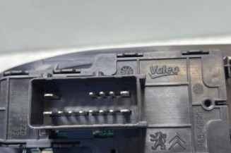 Interrupteur de leve vitre avant gauche PEUGEOT 208 1