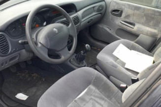 Optique avant principal droit (feux)(phare) RENAULT MEGANE 1