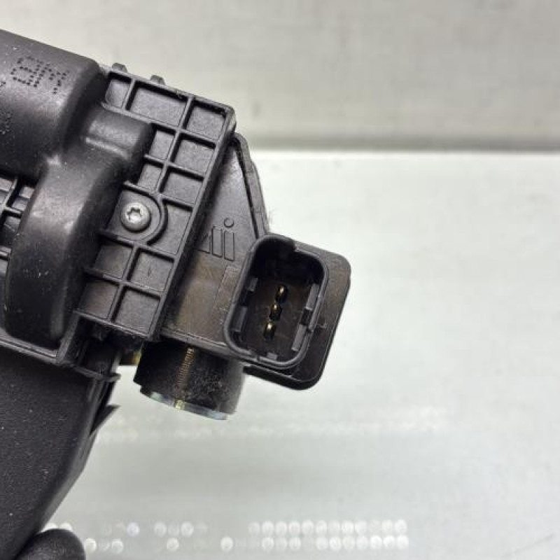 Serrure de coffre PEUGEOT 208 1 Photo n°4