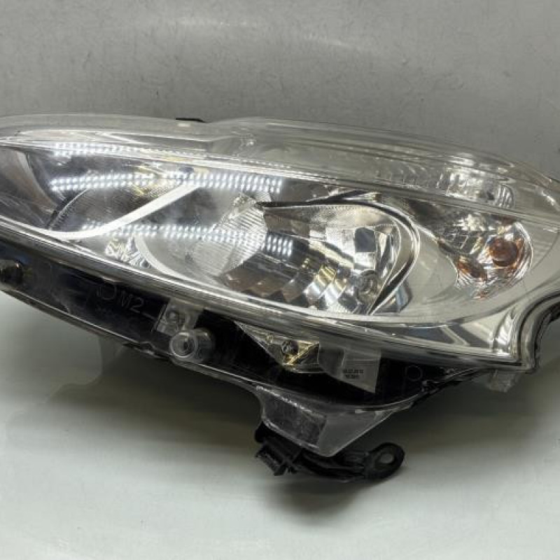 Optique avant principal gauche (feux)(phare) PEUGEOT 208 1 Photo n°1