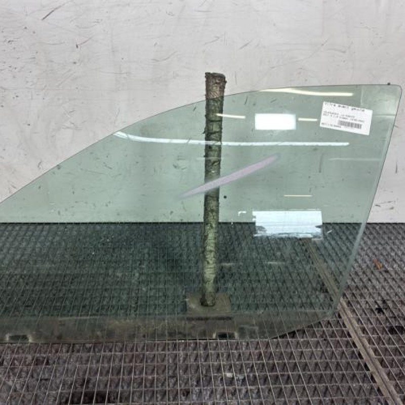 Vitre avant gauche VOLKSWAGEN GOLF 4 Photo n°1