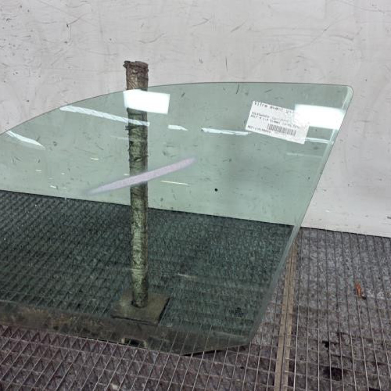 Vitre avant gauche VOLKSWAGEN GOLF 4 Photo n°3