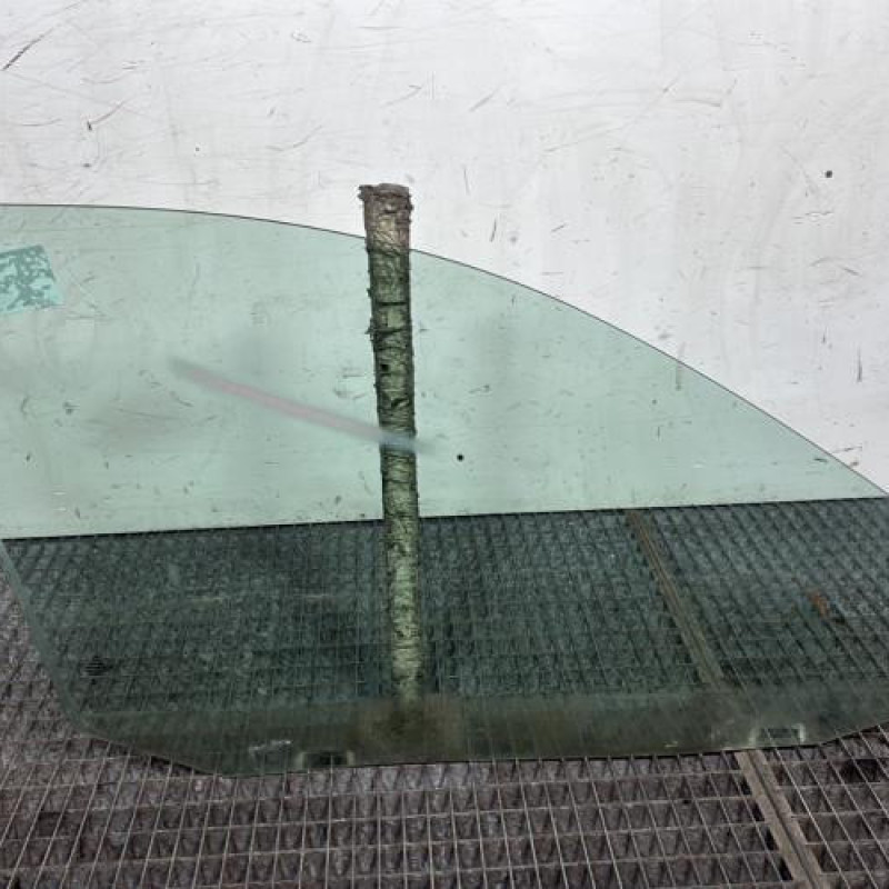 Vitre avant gauche VOLKSWAGEN GOLF 4 Photo n°4