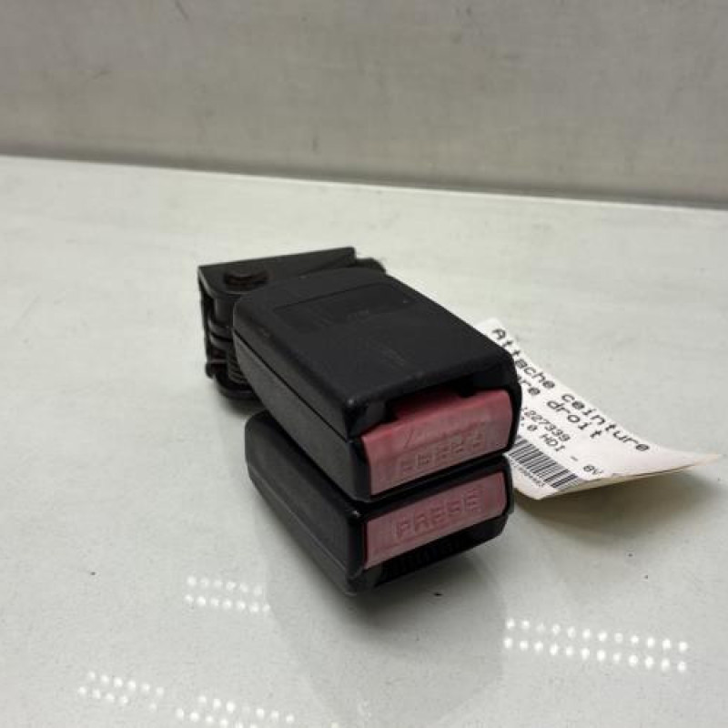 Attache ceinture arriere droit PEUGEOT 307 Photo n°1