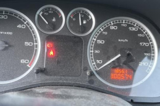 Attache ceinture avant gauche PEUGEOT 307