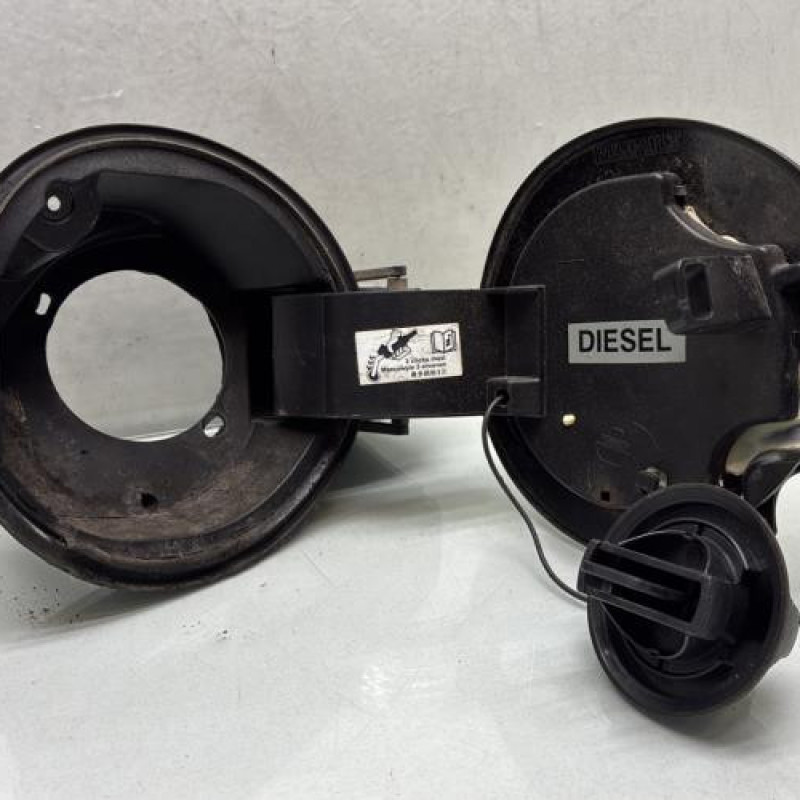 Trappe d'essence RENAULT CLIO 4 Photo n°2