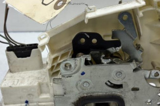 Serrure avant gauche MERCEDES CLASSE B 245