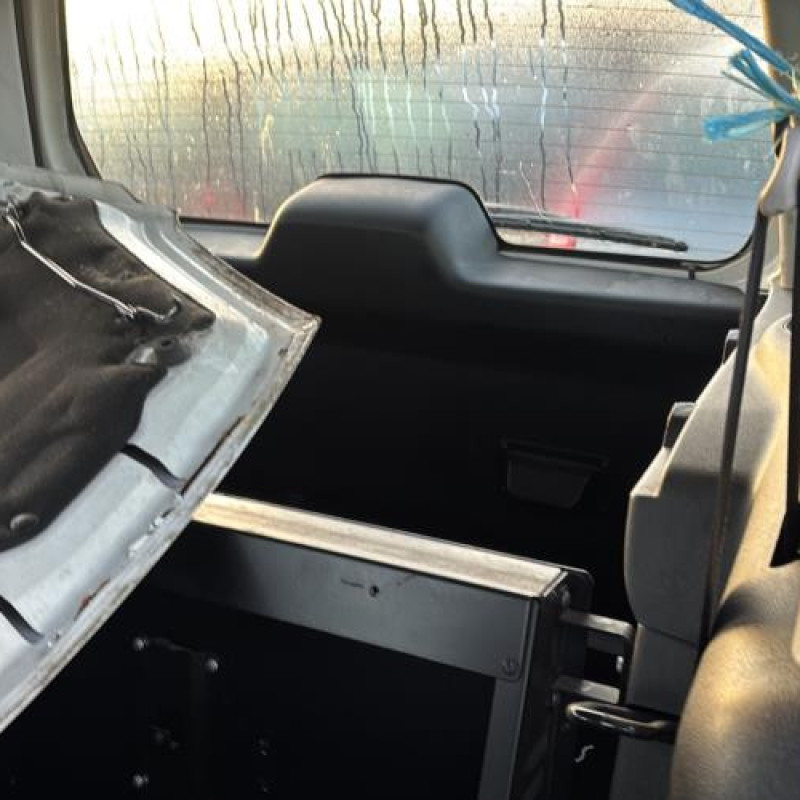 Custode avant gauche (porte) PEUGEOT PARTNER 2 Photo n°17