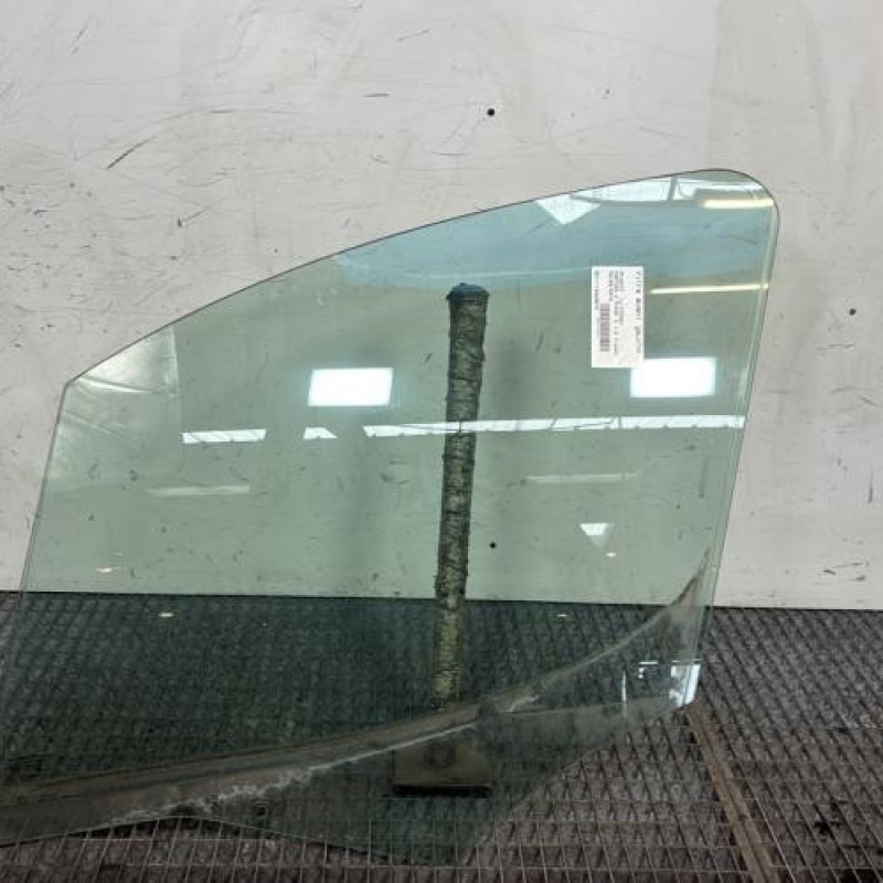 Vitre avant gauche PEUGEOT PARTNER 2 Photo n°1