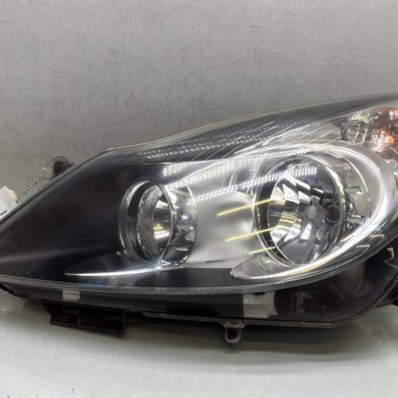 Optique avant principal gauche (feux)(phare) OPEL CORSA D Photo n°1