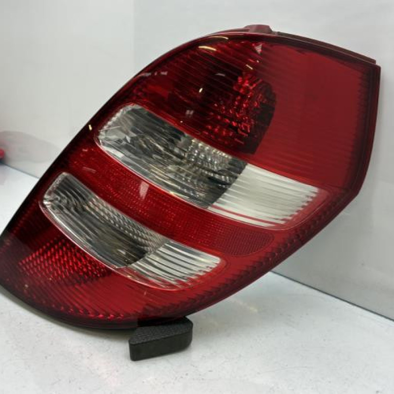 Feu arriere principal droit (feux) MERCEDES CLASSE A 169 Photo n°2