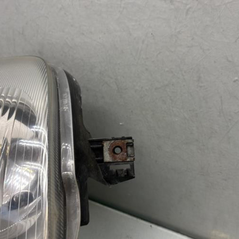 Optique avant principal droit (feux)(phare) RENAULT CLIO 2 Photo n°3