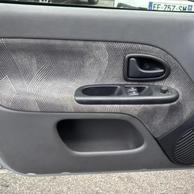 Optique avant principal droit (feux)(phare) RENAULT CLIO 2 Photo n°13