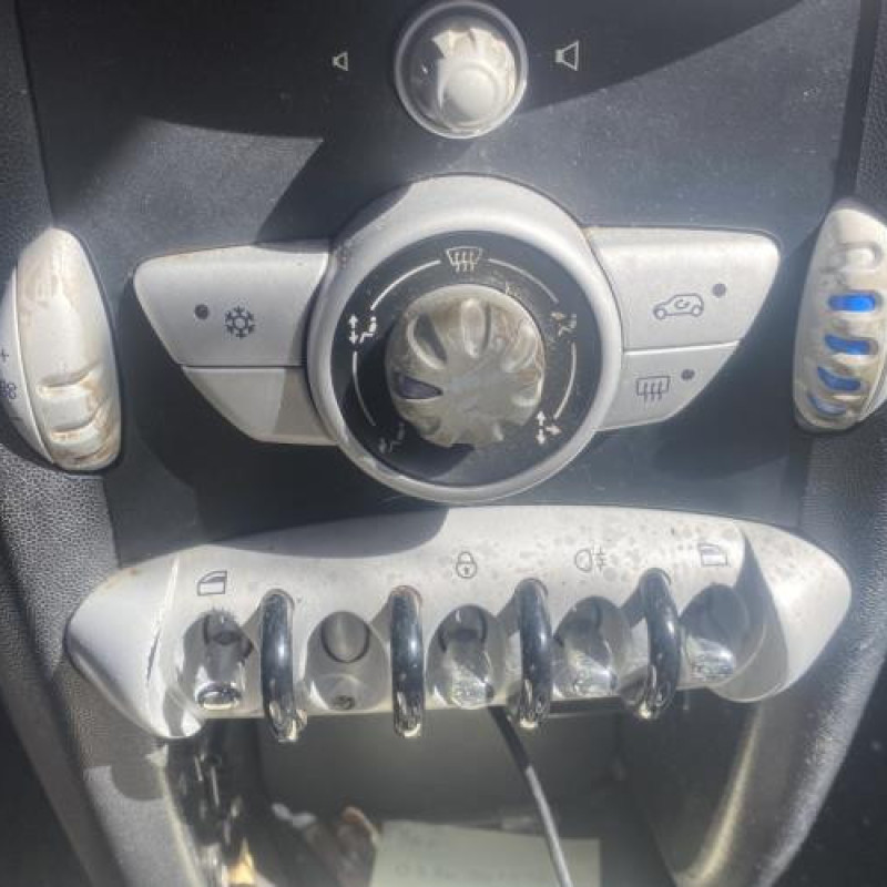 Vitre avant gauche MINI MINI 2 R56 Photo n°12