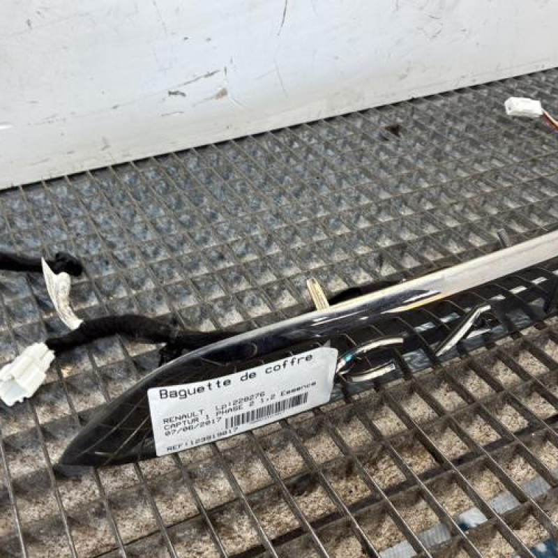 Baguette de coffre RENAULT CAPTUR 1 Photo n°2