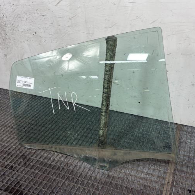 Vitre arriere droit MERCEDES CLASSE B 245 Photo n°3
