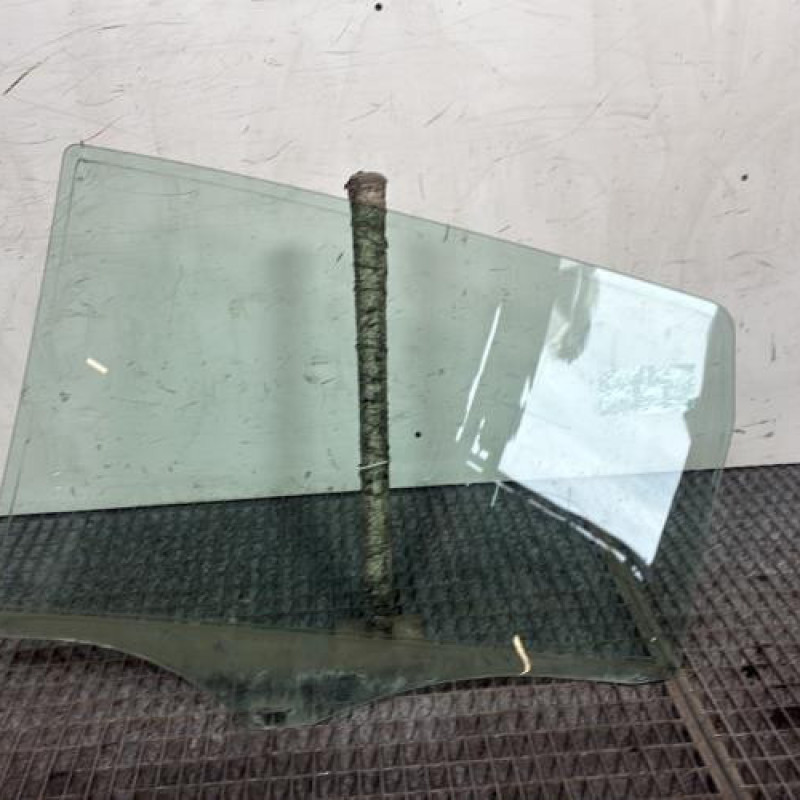 Vitre arriere droit MERCEDES CLASSE B 245 Photo n°4
