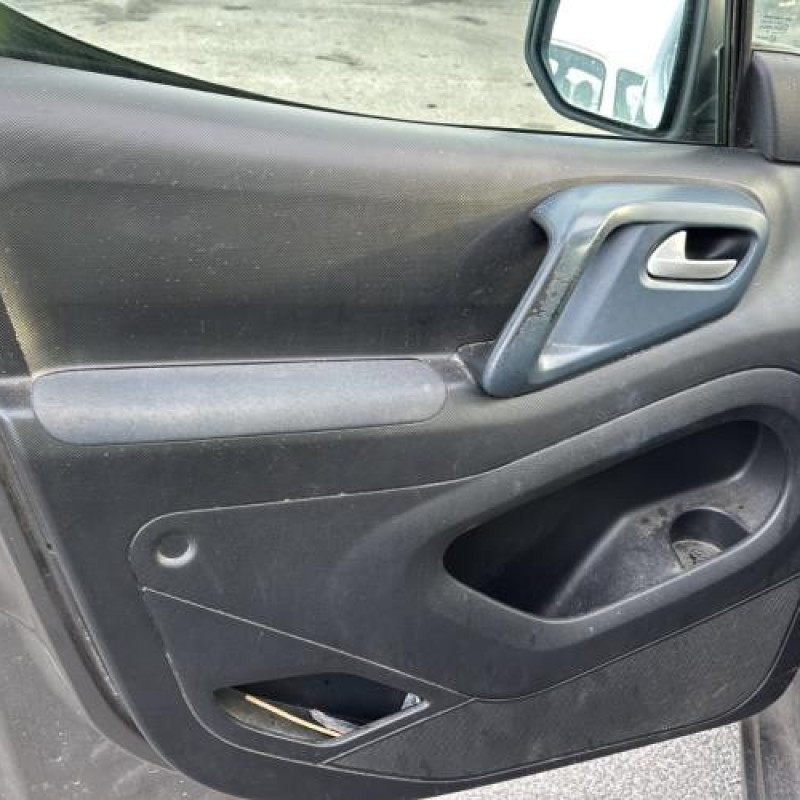 Attache ceinture arriere centrale PEUGEOT PARTNER 2 Photo n°15