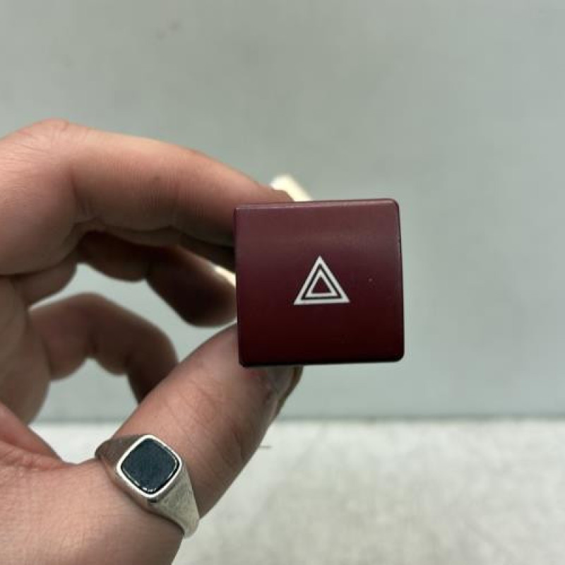 Bouton de warning PEUGEOT PARTNER 2 Photo n°1