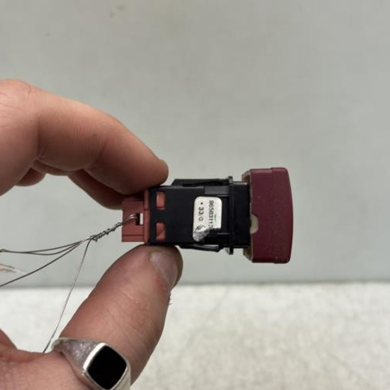 Bouton de warning PEUGEOT PARTNER 2 Photo n°2