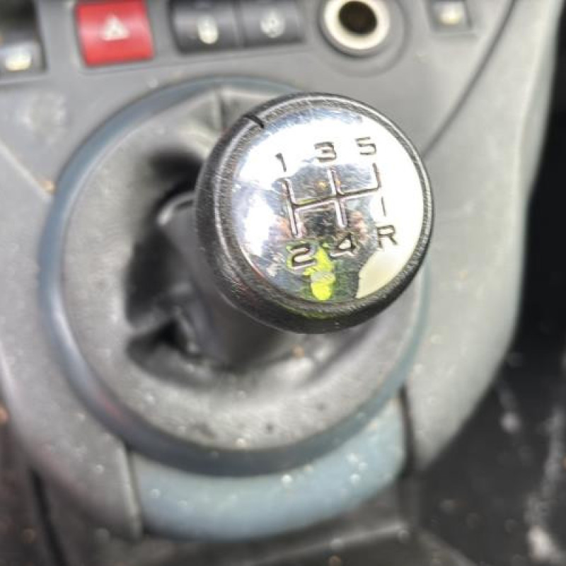 Bouton de warning PEUGEOT PARTNER 2 Photo n°7